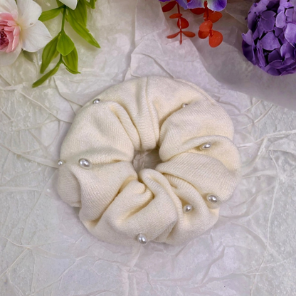 Scrunchie met decoratieve parels