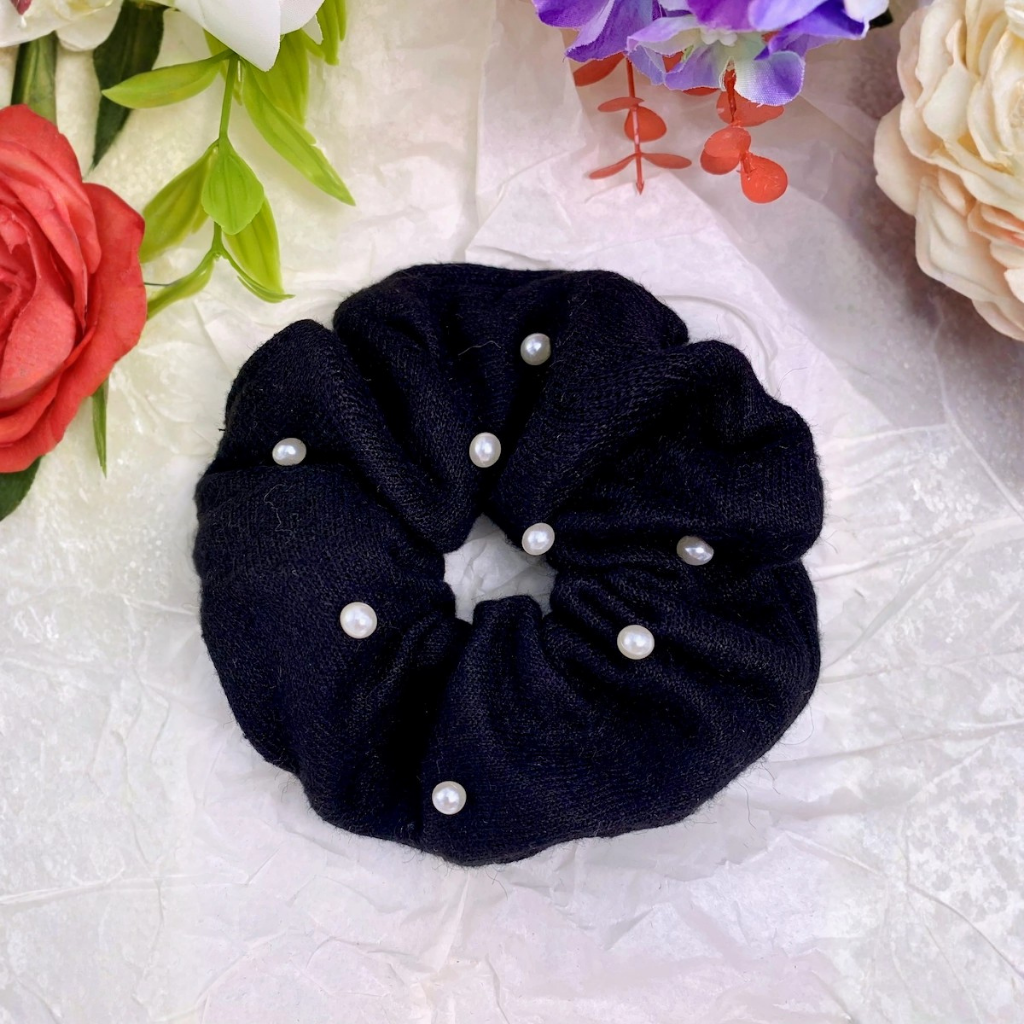 Scrunchie met decoratieve parels