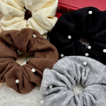 Scrunchie met decoratieve parels