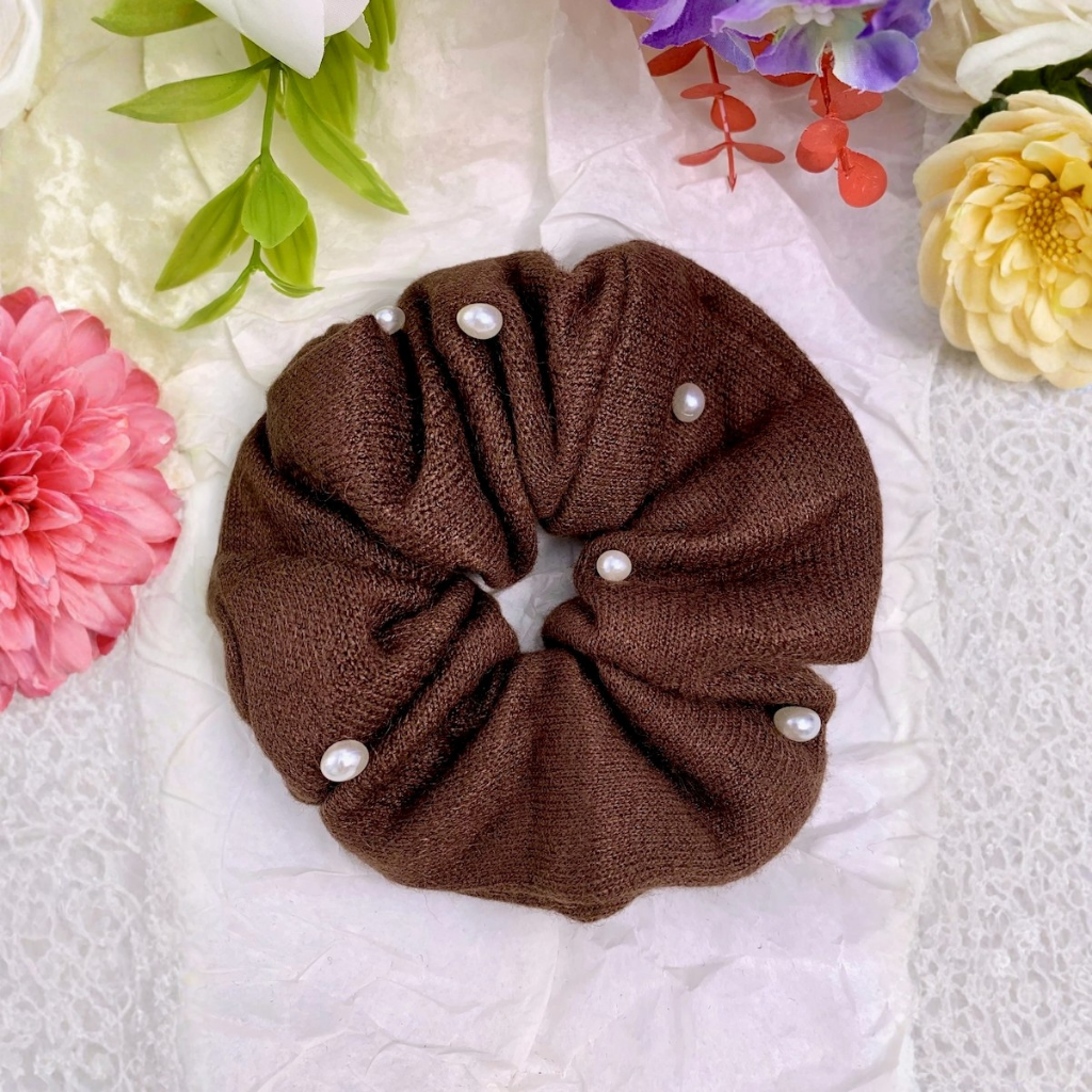 Scrunchie met decoratieve parels