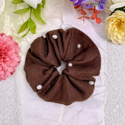 Scrunchie met decoratieve parels