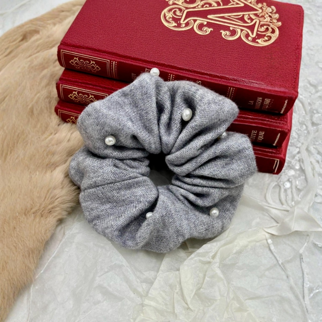 Scrunchie met decoratieve parels