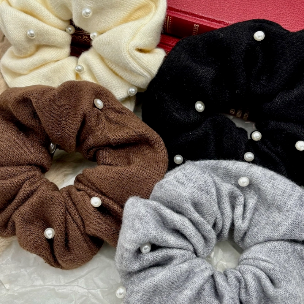 Scrunchie met decoratieve parels