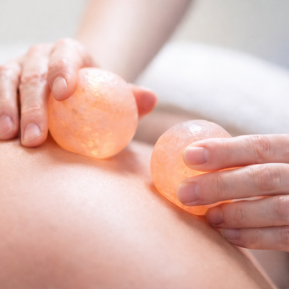 Himalaya zoutlamp met 4 massageballen van zoutsteen