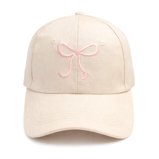 Pet met geborduurde strik en verstelbare sluiting