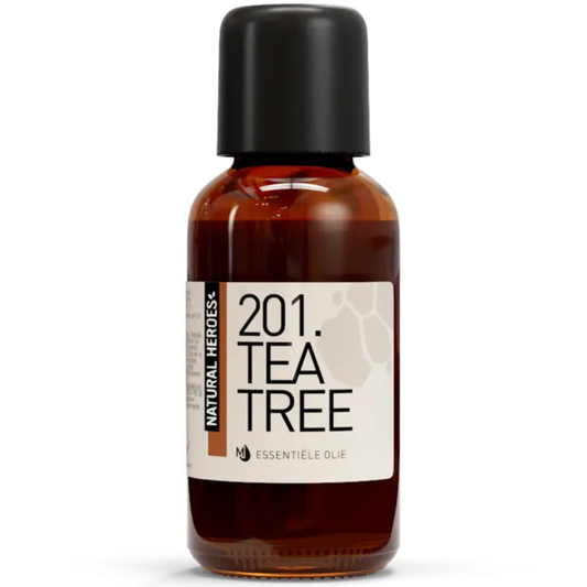 Een klein bruin glazen flesje met de tekst Natural Heroes essenstiële olie 239. EUCALYPTUS