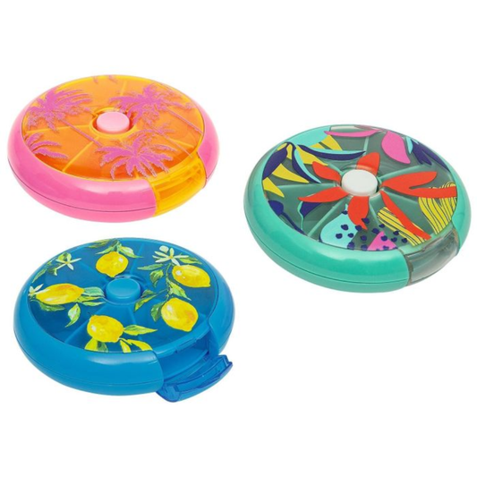 Pillendoosje met 7 vakken om mee te nemen onderweg