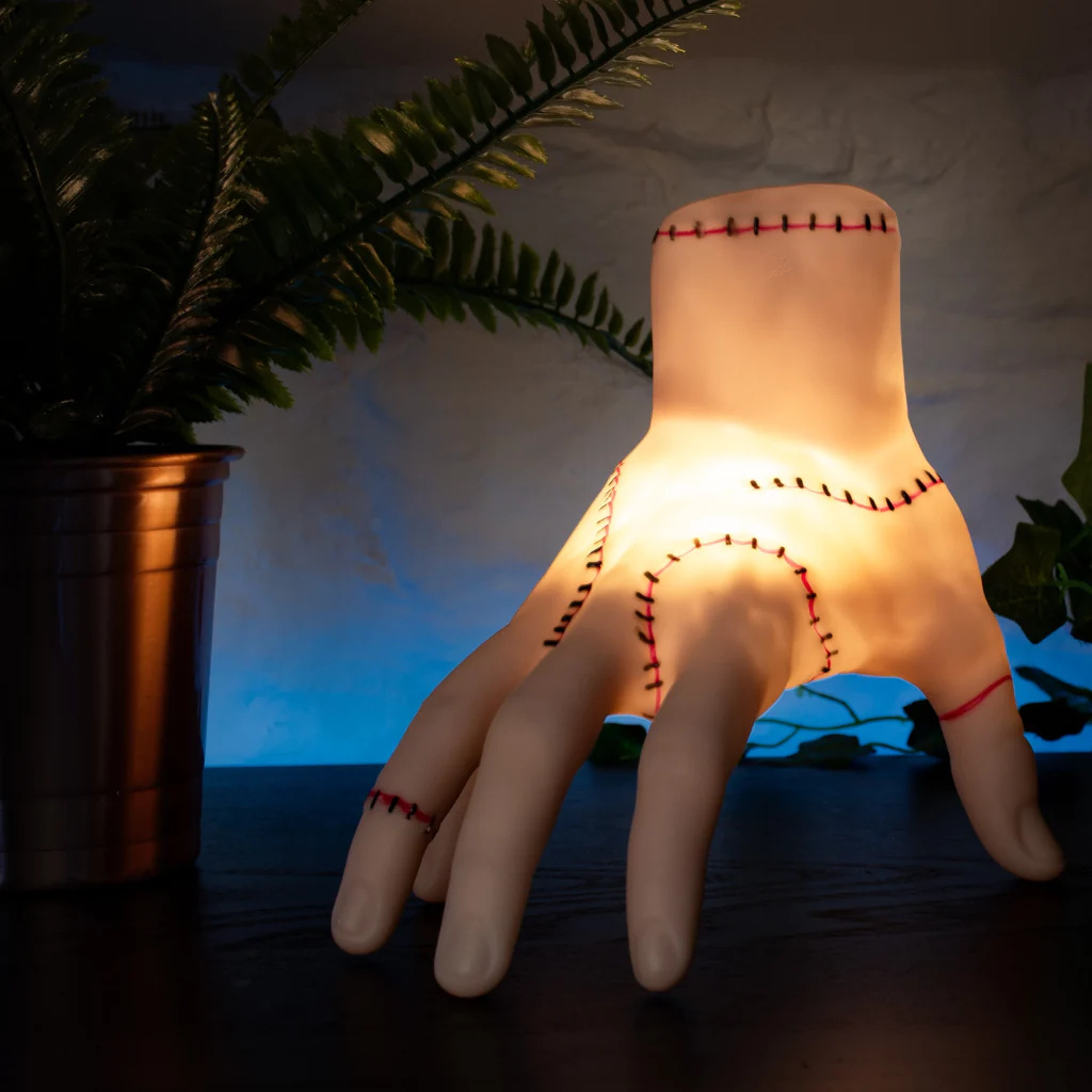 Wednesday lamp - Thing + GRATIS Wednesday mok