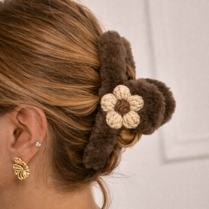 Haarclip met nepbont en bloem