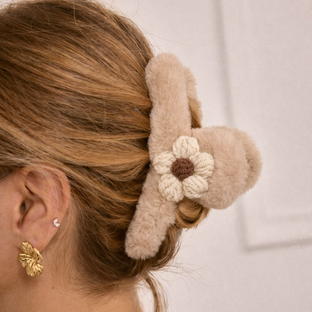 Haarclip met nepbont en bloem