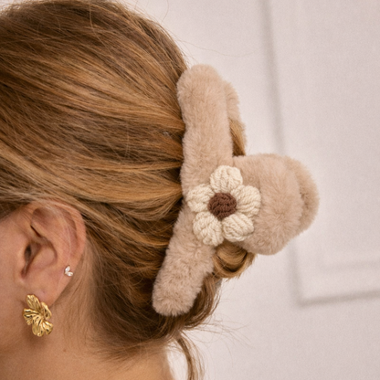 Haarclip met nepbont en bloem